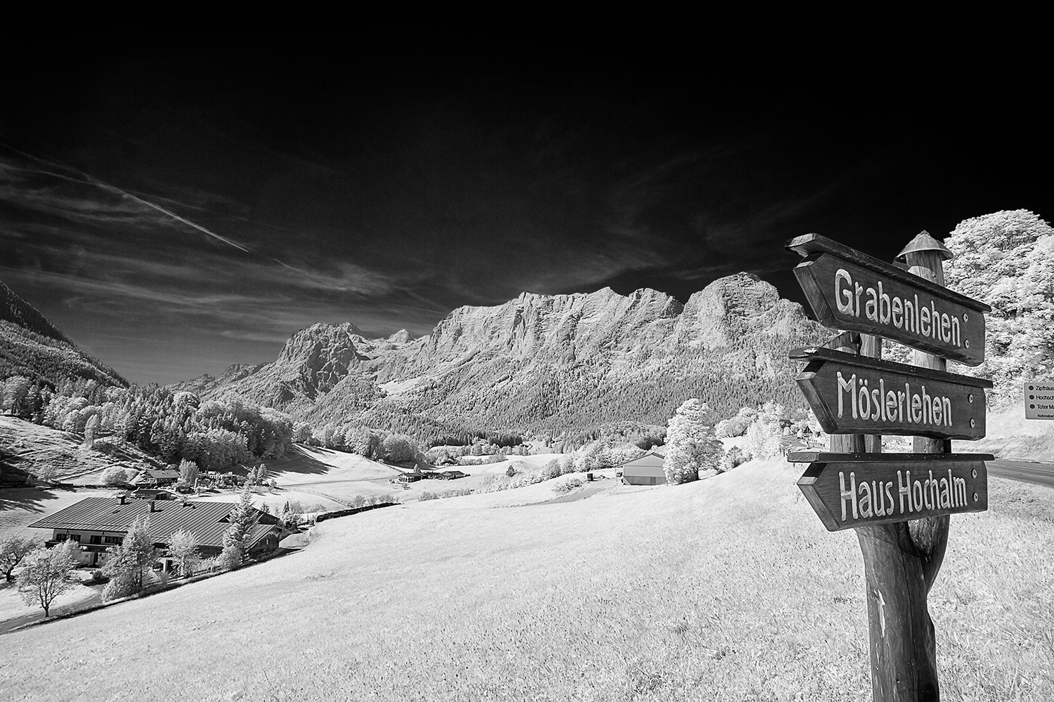 mountain-signpost-3265